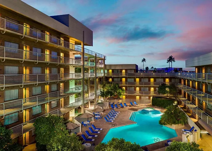 Doubletree Suites By Hilton Phoenix